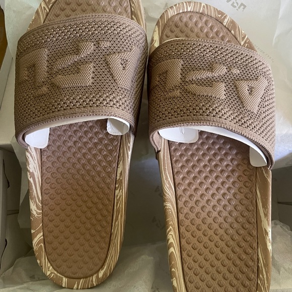 SOLD‼️APL BL TECHLOOM SLIDE Almond /Cream / Marble Sandals with Textured Eleganc - Picture 6 of 6